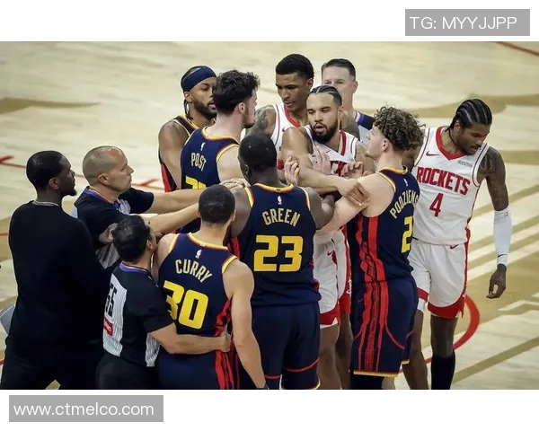 2016年勇士与火箭季后赛第三场精彩回顾与赛后分析